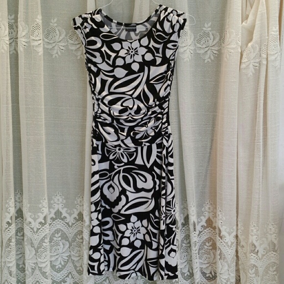 Dress - Picture 2 of 5